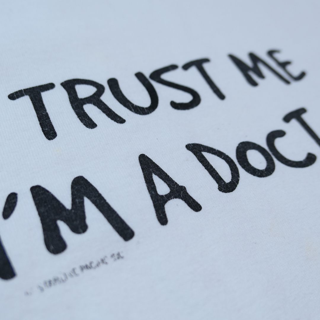 VINTAGE 90-00s L Message Tee -TRUST ME I'M A DOCTOR-