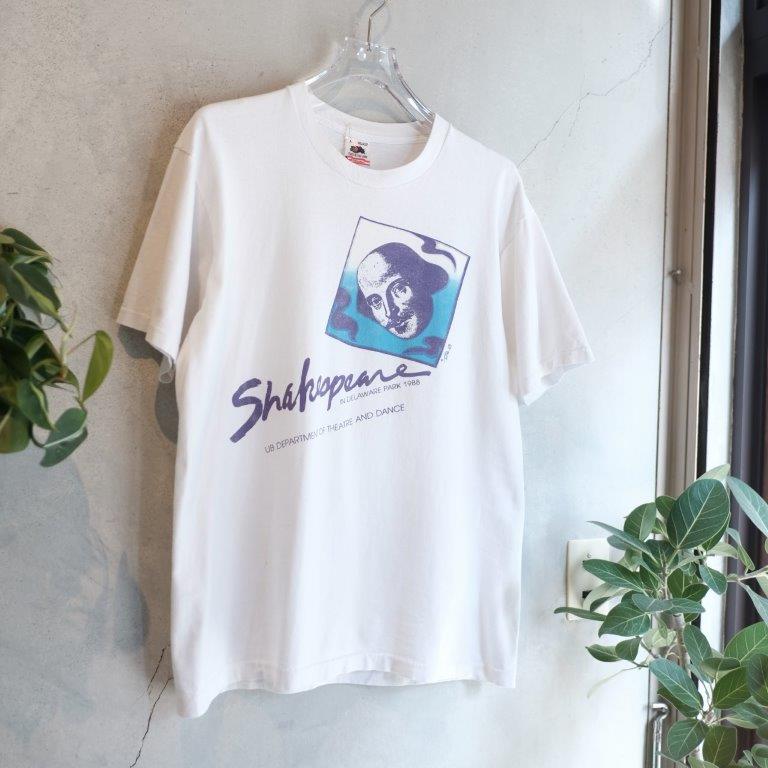 90s "Shakespeare" Tee⠀