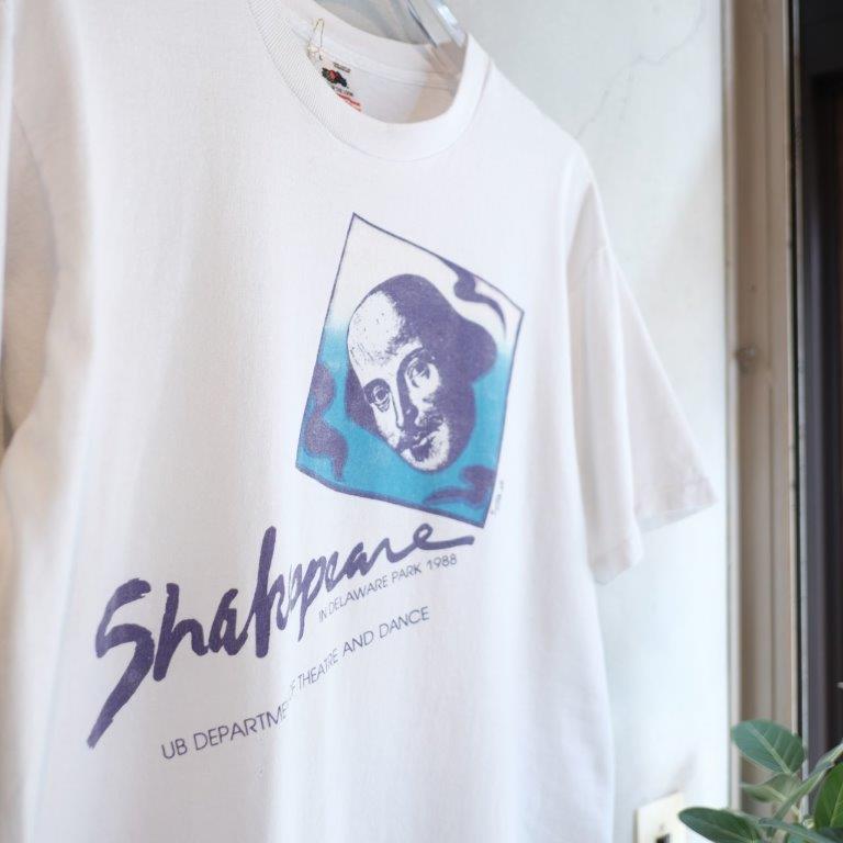 90s "Shakespeare" Tee⠀