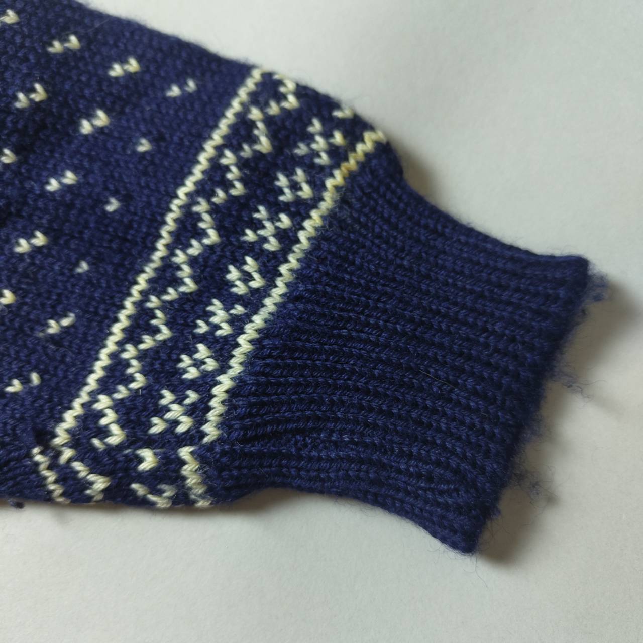 VINTAGE 80s Nordic Patterned Sweater -DALE OF NORWAY-