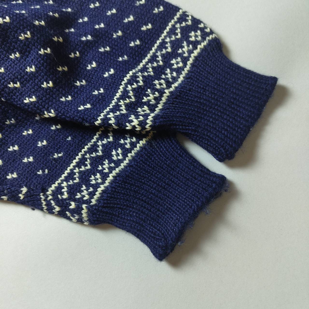 VINTAGE 80s Nordic Patterned Sweater -DALE OF NORWAY-