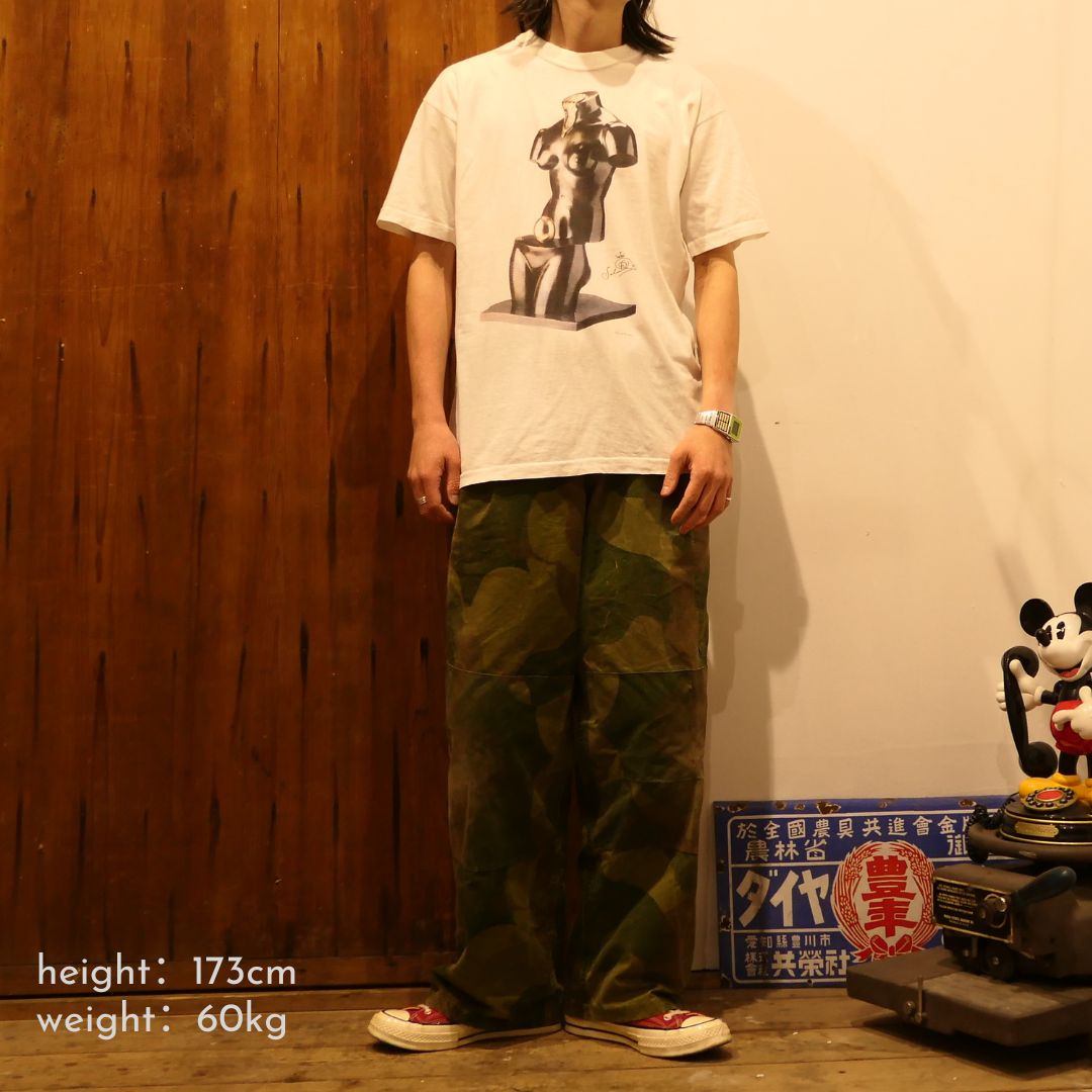 VINTAGE 90s L-XL Art Tee "SPACE VENUS" -Salvador Dali-