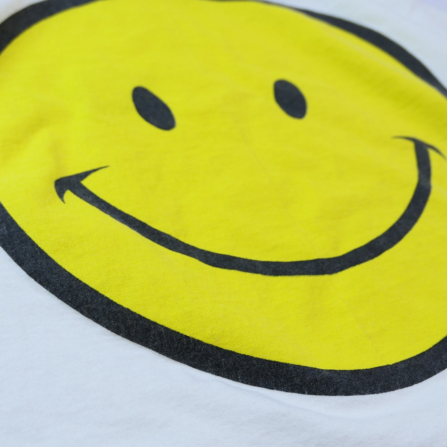 VINTAGE 90s L-XL Smily Face Tee -THREAD CONNECTIONS-