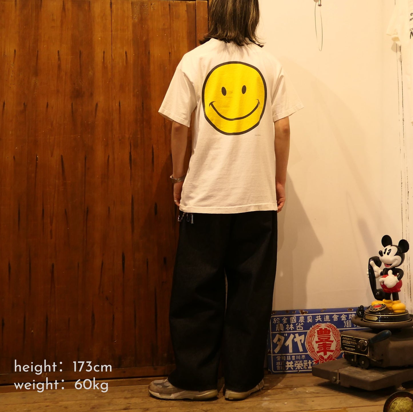 VINTAGE 90s L-XL Smily Face Tee -THREAD CONNECTIONS-