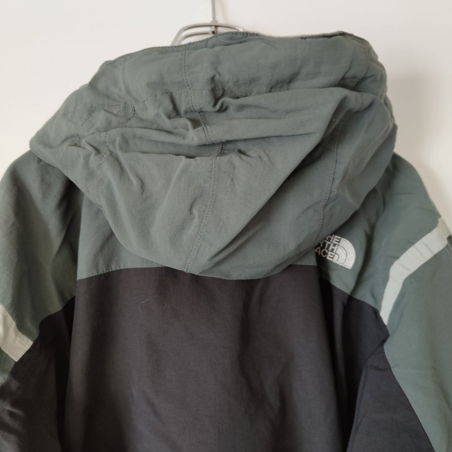 [THE NORTH FACE] nylon jacket